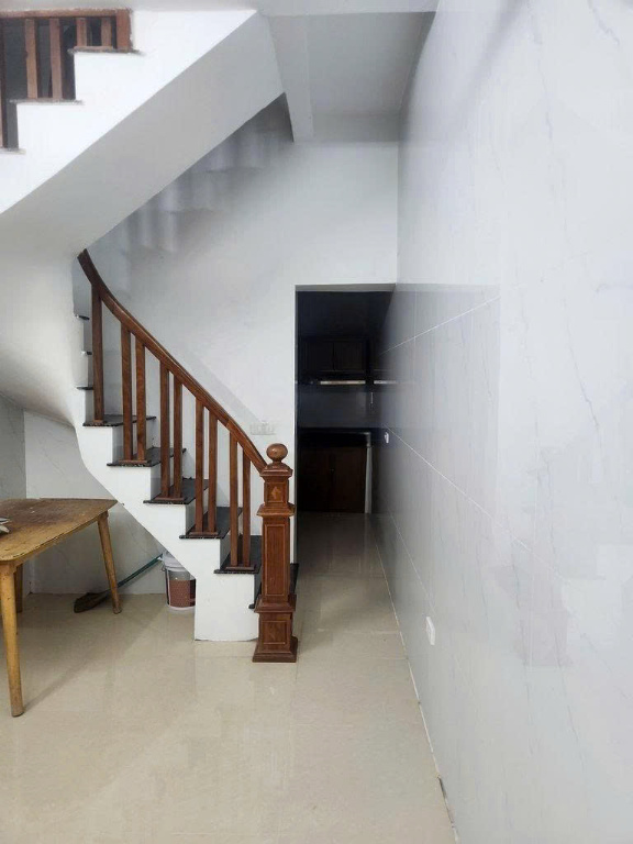 Cho thuê nhà ngõ 805 Đường Láng, 3 tầng x 31m2, 3 ngủ, 10.5 Triệu ở hộ gia đình - Ảnh 1